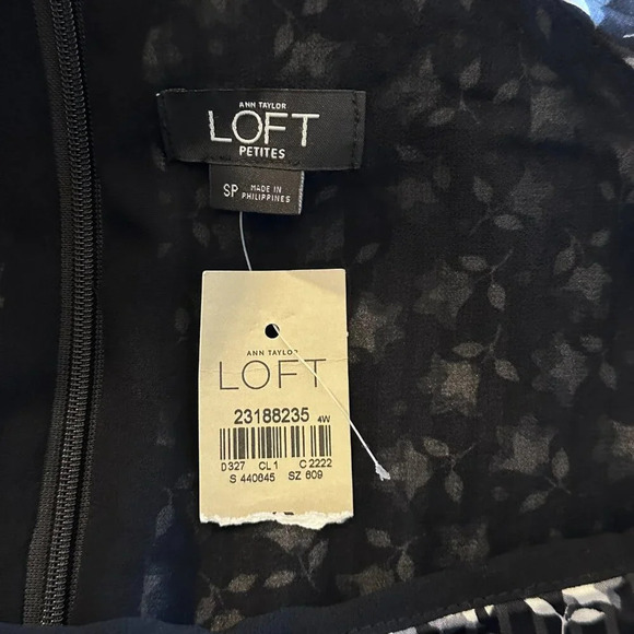 Women's Petite SP NWT Loft Bluebell Flounce Halter Romper Black Floral Print - Picture 9 of 11